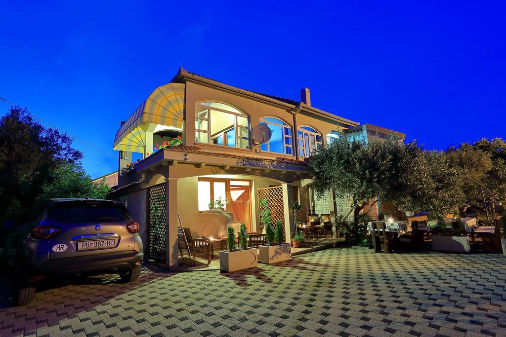 Apartments Melita Bibinje Bagian luar foto
